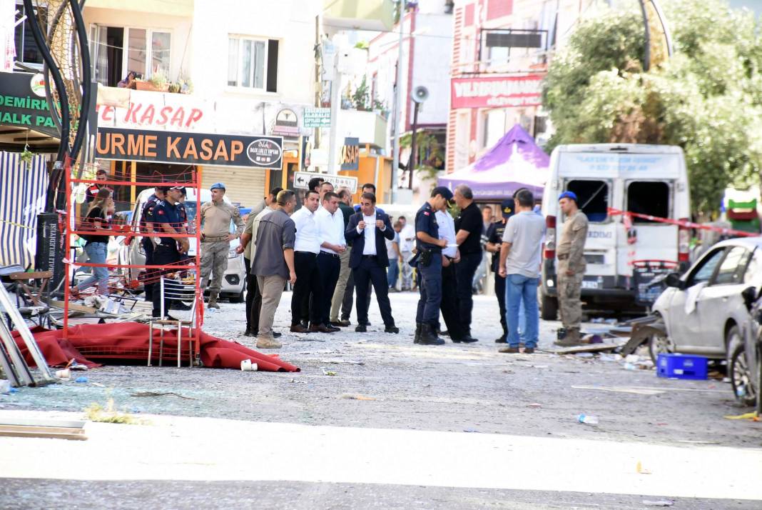 İzmir’deki faciada hasar tespit çalışmaları başladı 24